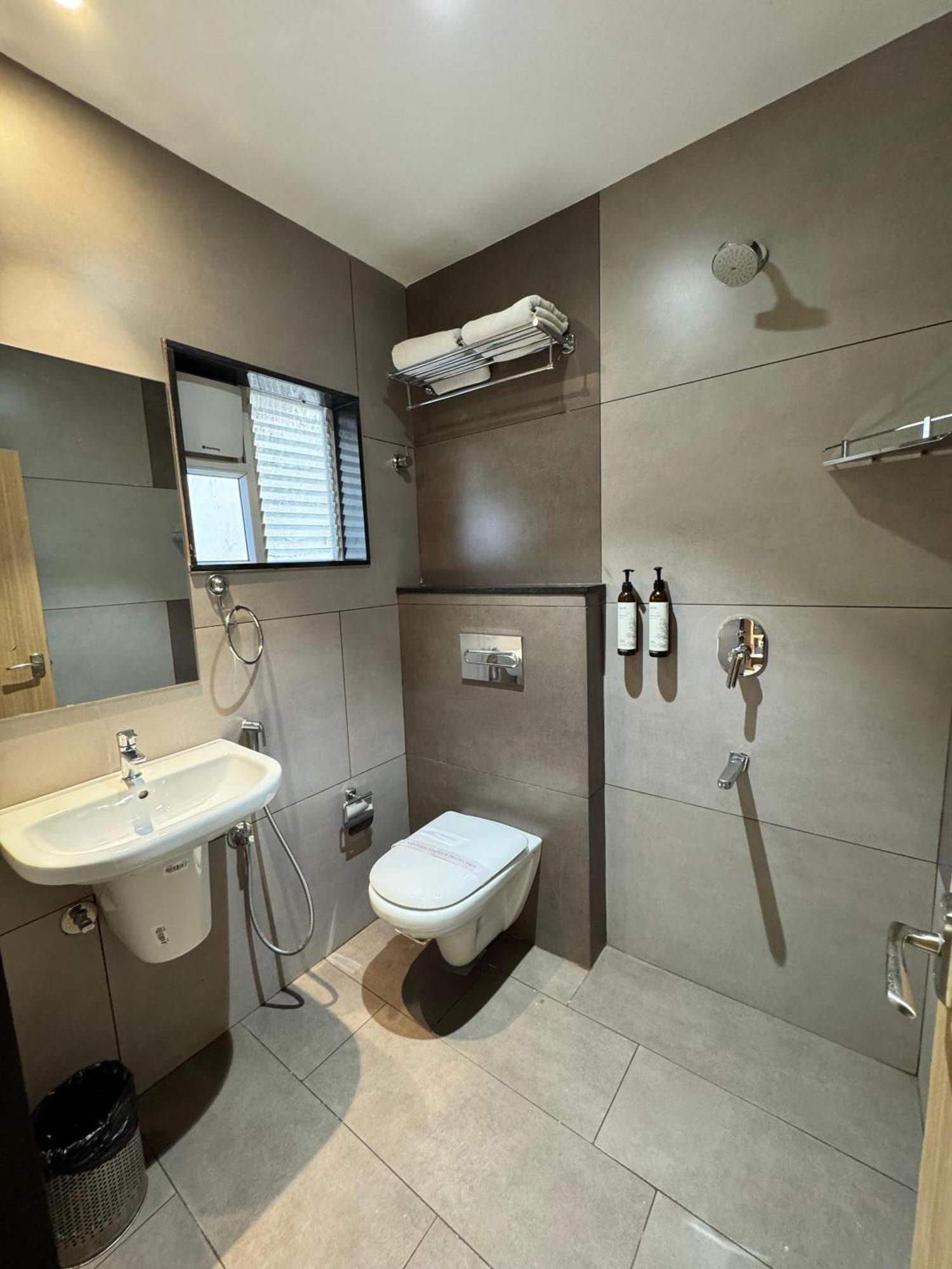 Hotel Touchwood Визакхапатнам Екстериор снимка