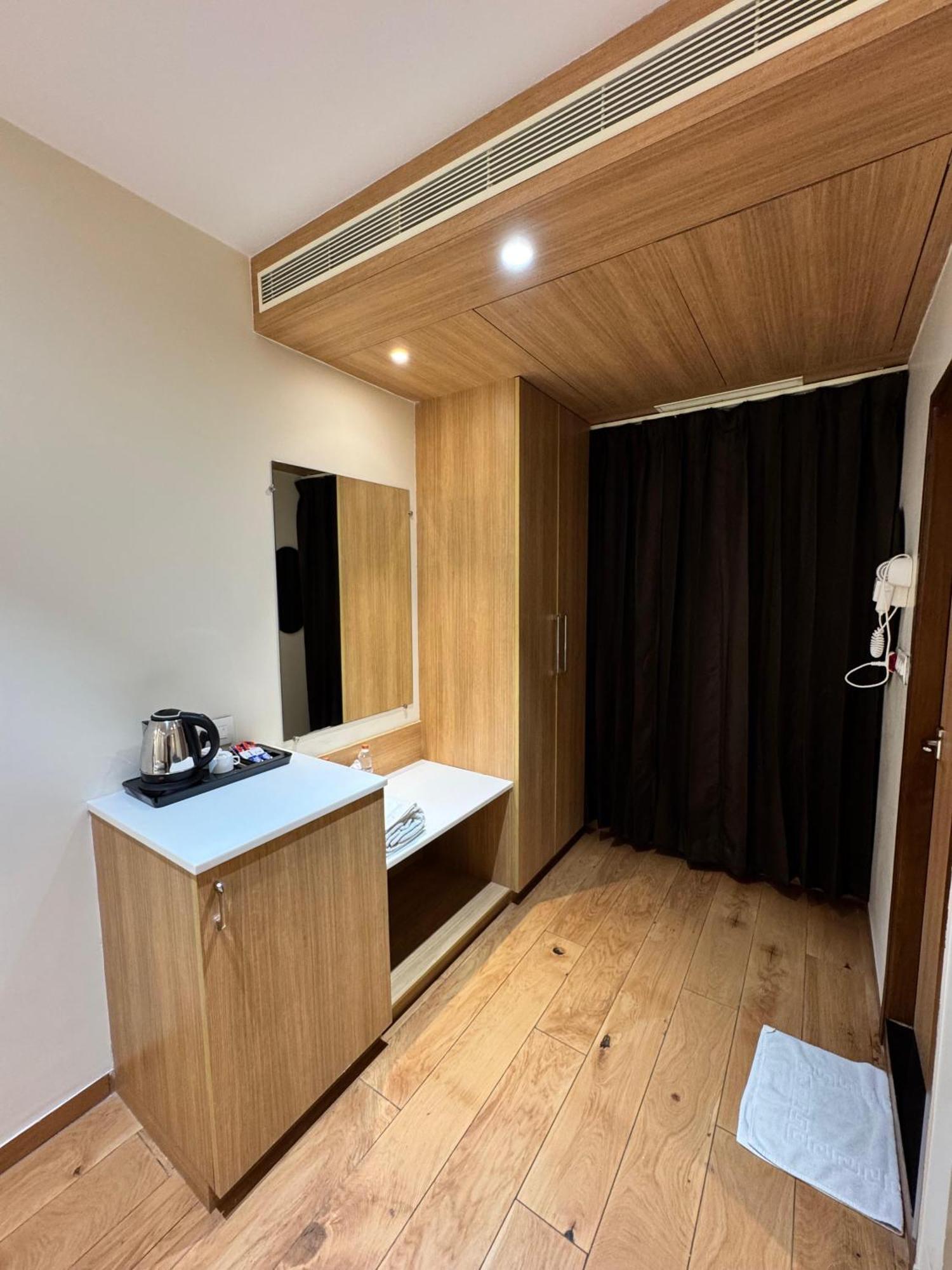 Hotel Touchwood Визакхапатнам Екстериор снимка