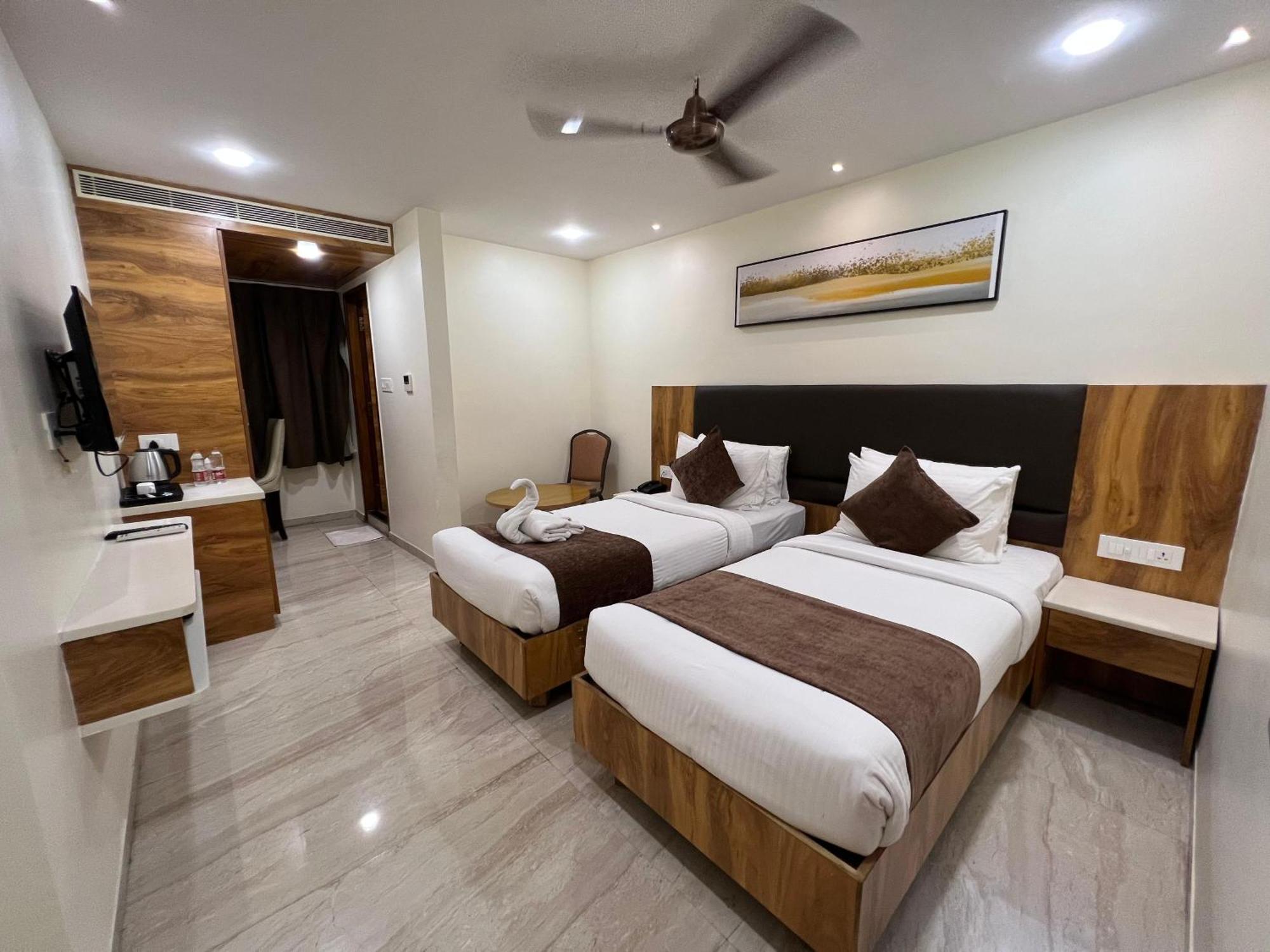 Hotel Touchwood Визакхапатнам Екстериор снимка