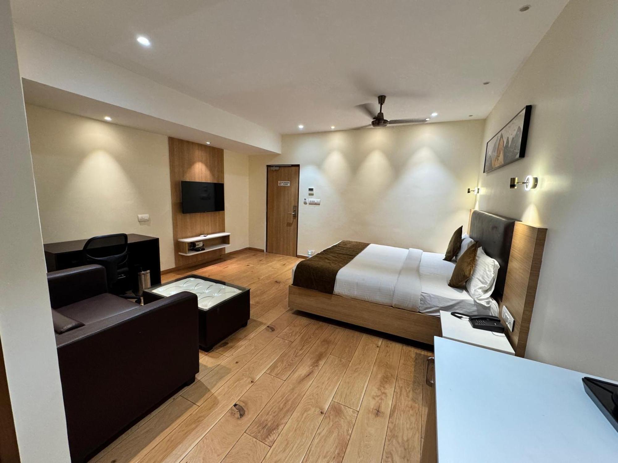 Hotel Touchwood Визакхапатнам Екстериор снимка