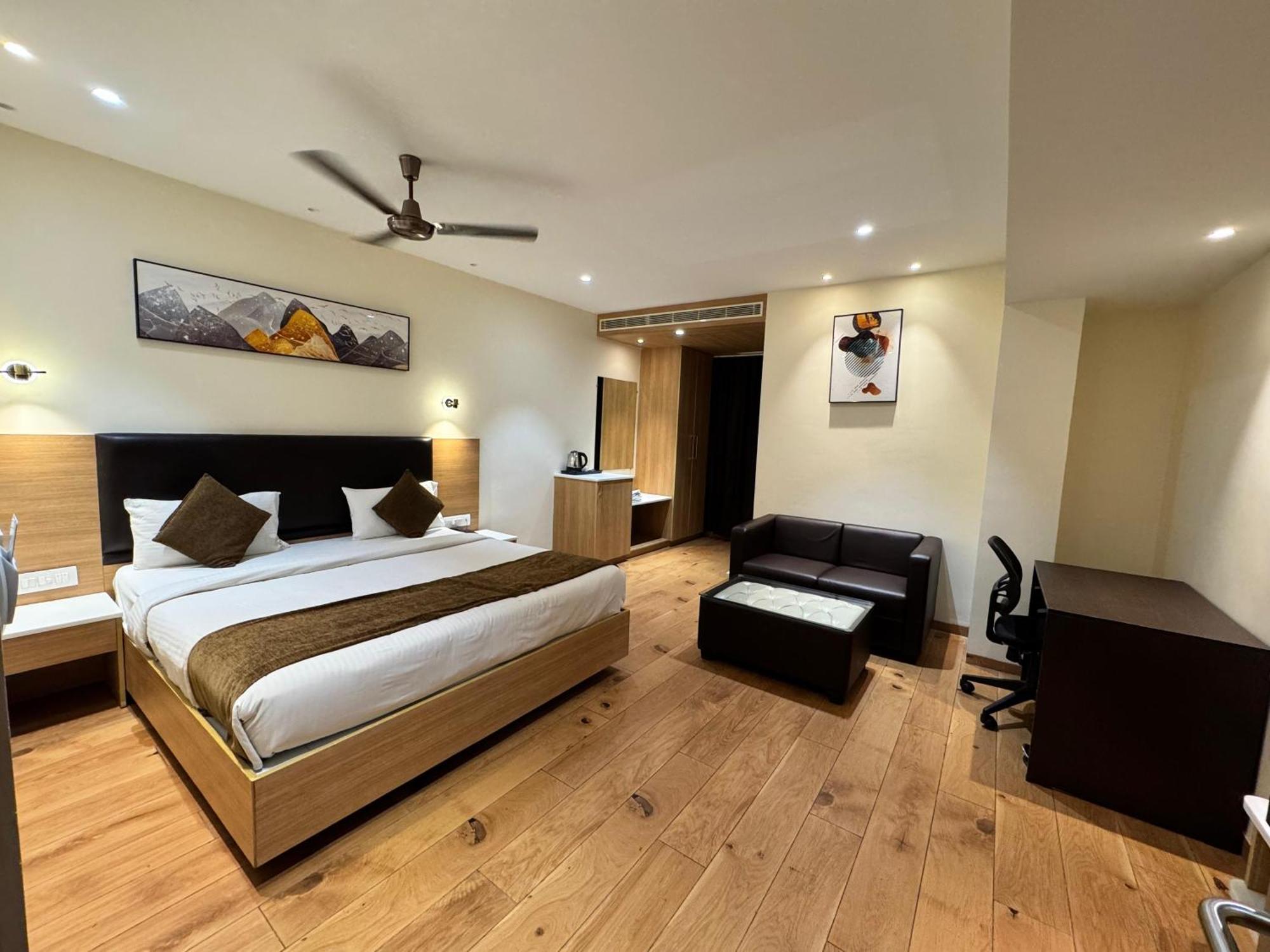 Hotel Touchwood Визакхапатнам Екстериор снимка