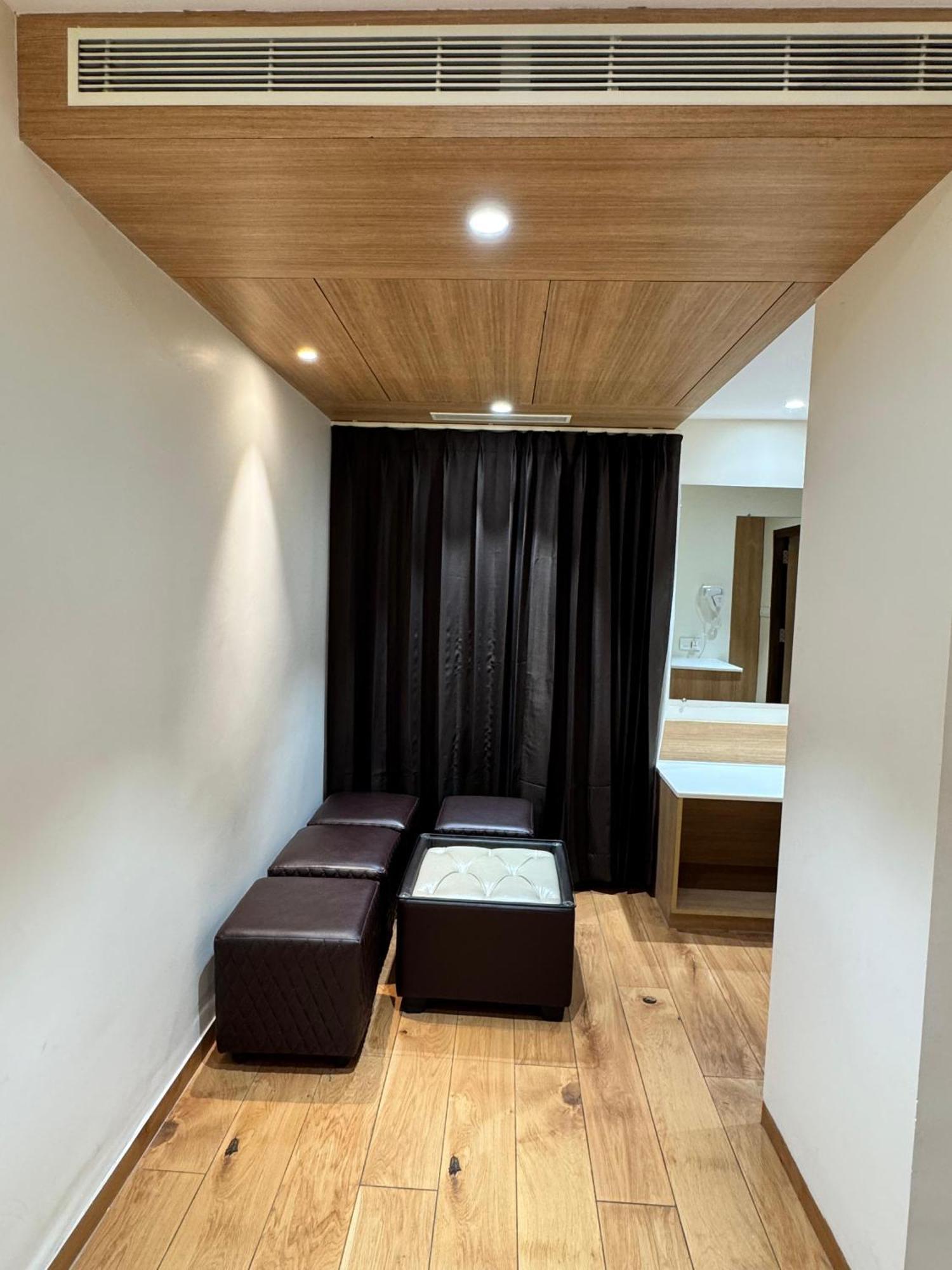 Hotel Touchwood Визакхапатнам Екстериор снимка